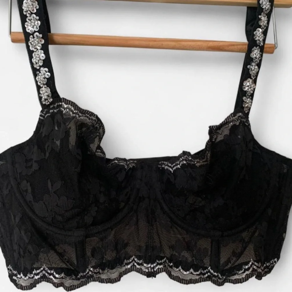 Victoria’s Secret Dream Angels Black Lace Rhinestone Balconette Bra (36B) - Picture 4 of 5